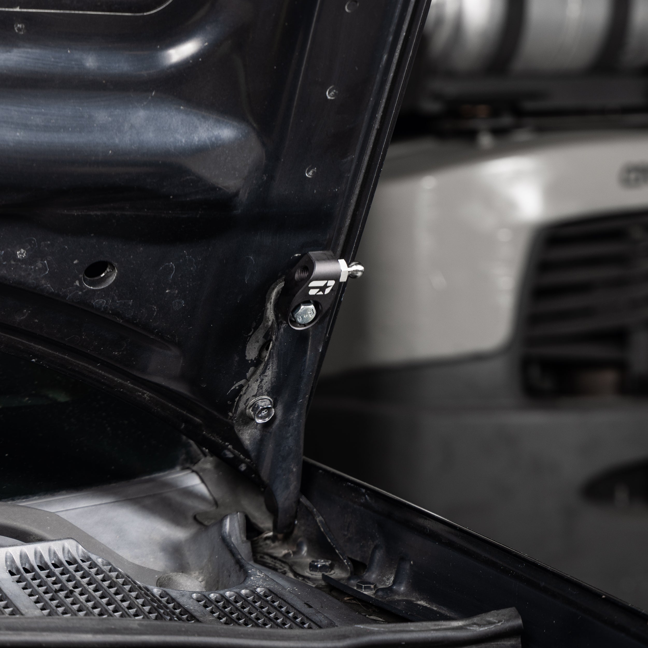 Overtake Hi-Lift Hood Strut Kit - Subaru 2002-07 WRX/STi